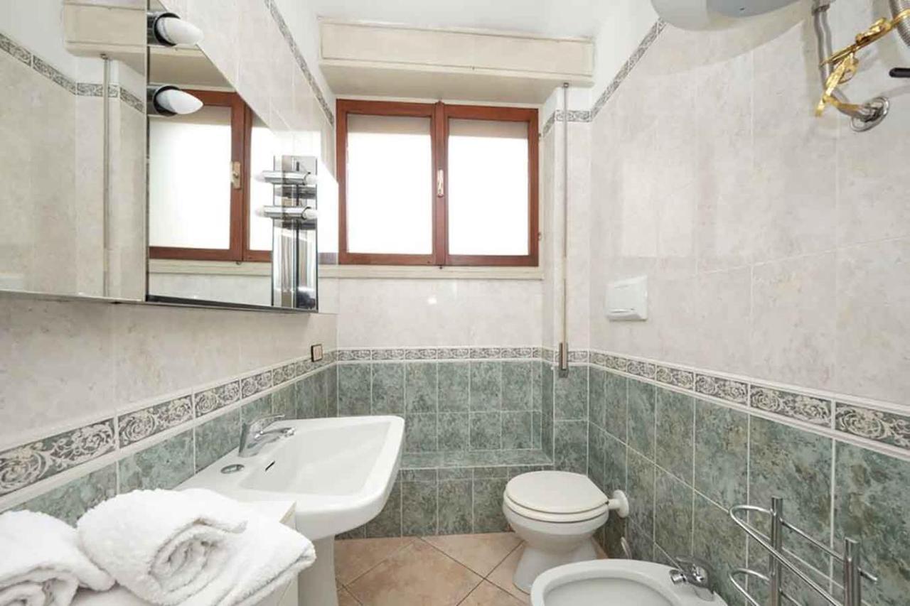 Appartamento Floriana Desenzano del Garda Exterior foto
