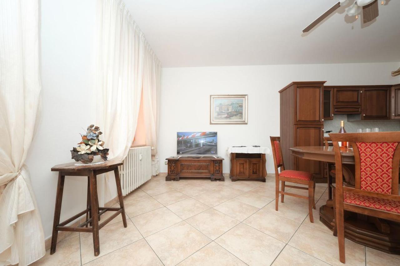 Appartamento Floriana Desenzano del Garda Exterior foto