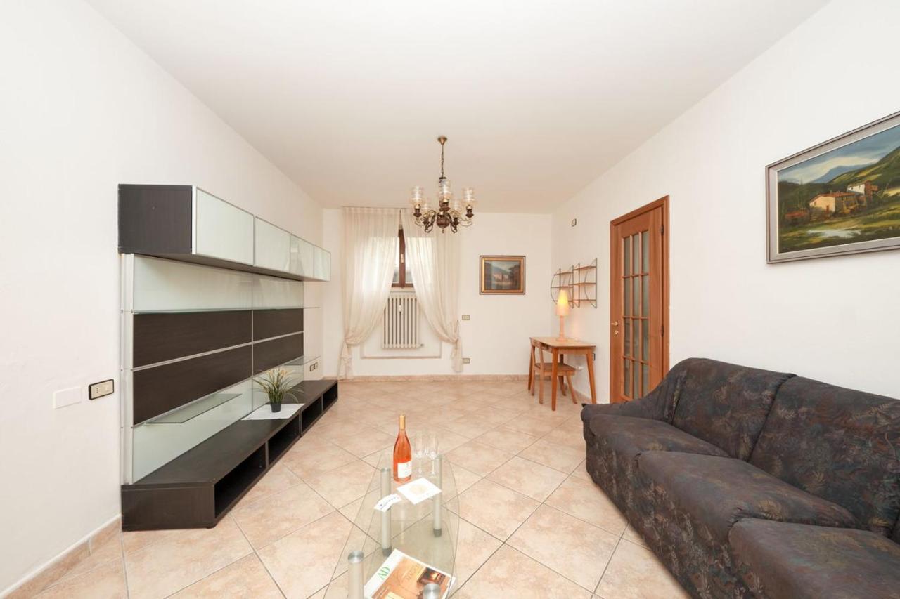 Appartamento Floriana Desenzano del Garda Exterior foto